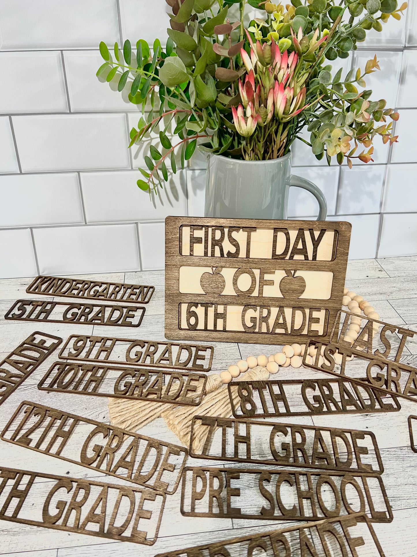 Interchangeable grade school sign